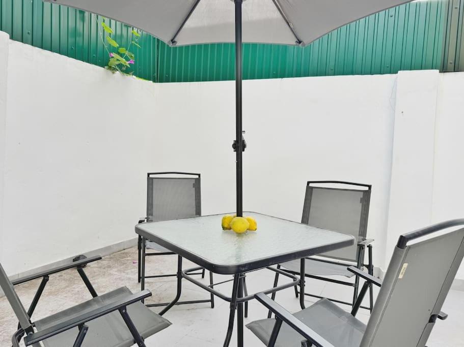 Lemon Tree With Patio Apartment